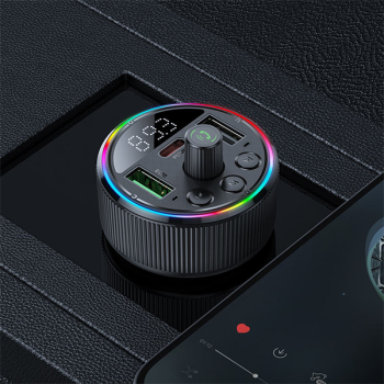 HOCO E82 Guerrero Wireless FM Transmitter PD30W+QC+3.0 mit 2 USB + 1 Type-C Anschluss