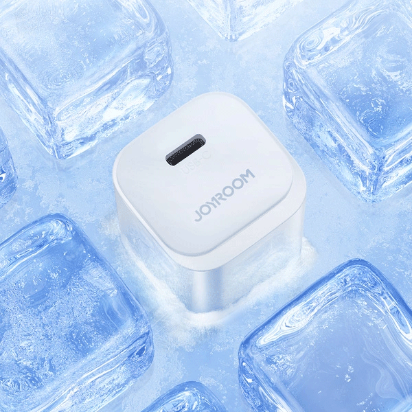 Joyroom USB-C 20W PD Mini-Ladegerät mit Ladekabel USB-C zu Lightning, weiss (JR-TCF02) Joyroom USB-C 20W PD Mini-Ladegerät mit Ladekabel USB-C zu Lightning, weiss (JR-TCF02)